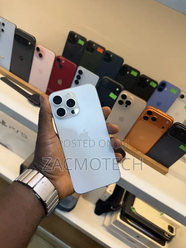 Apple iPhone 16 Pro Max 256 GB White · Photo 1