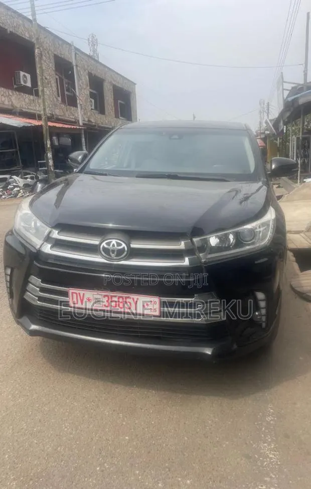 Toyota Highlander LE 4x2 (2.7L 4cyl 6A) 2017 Black · Photo 1