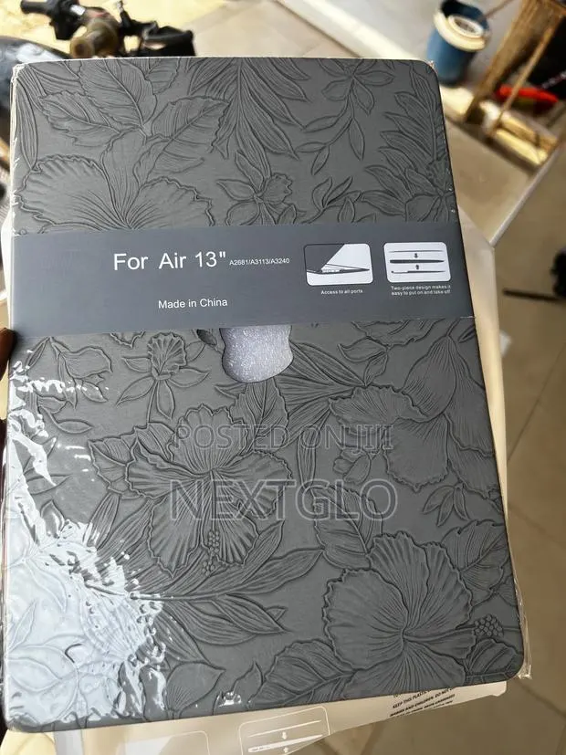 A12681 MacBook Case · Photo 3