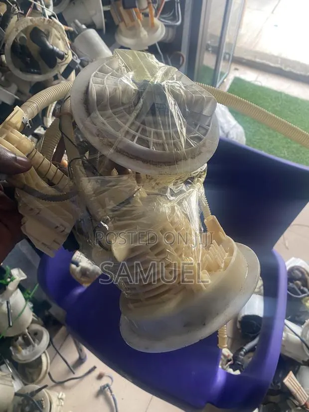 Chrysler 300 Fuel Pump and Filter · Photo 1