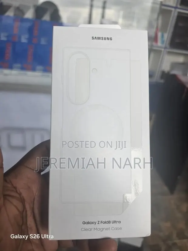 Galaxy Z Fold 8 Ultra Clear Magnetic Case · Photo 1