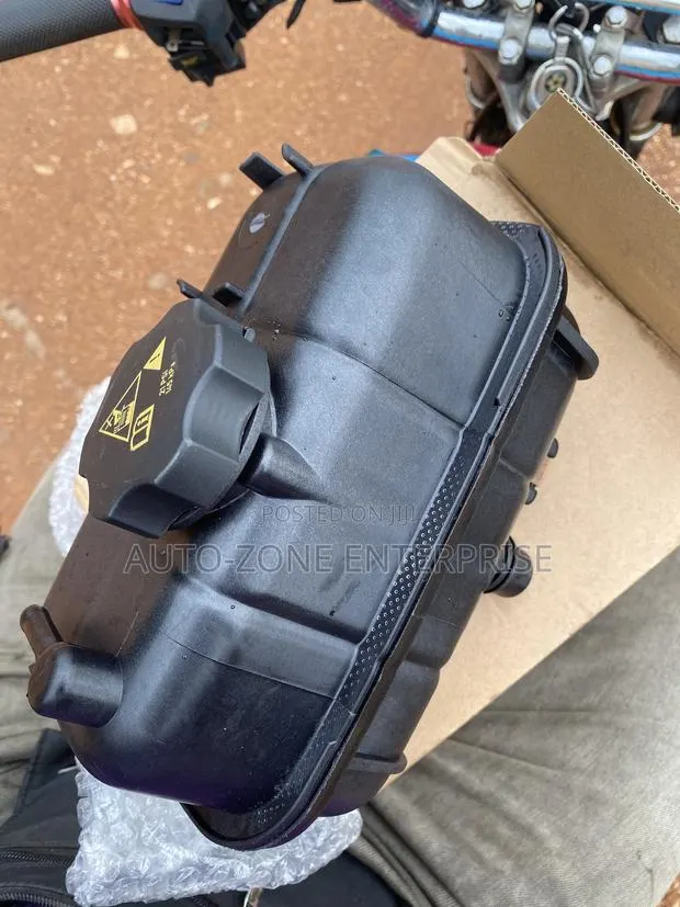 Jeep Wrangler Coolant Reservoir Tank · Photo 1