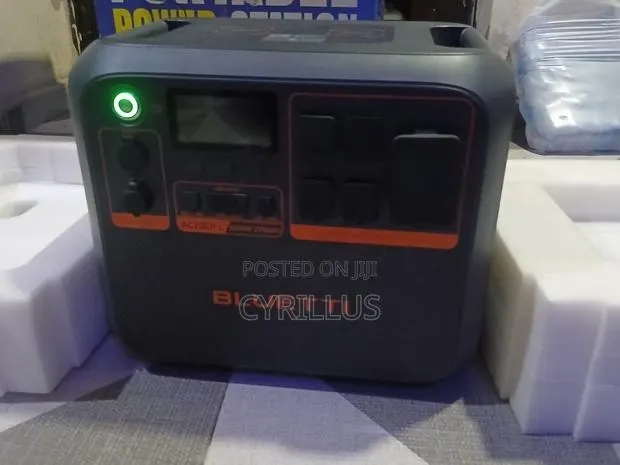 Bluetti AC200PL Portable Power Station - 2400W / 2304Wh(USA VERSION) · Photo 1