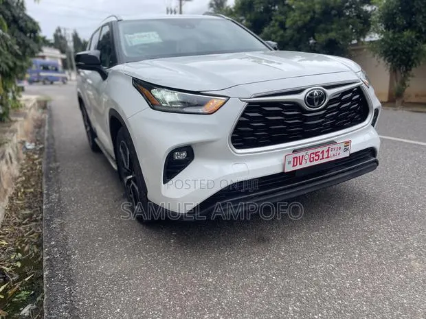 Toyota Highlander XLE 2022 White · Photo 1