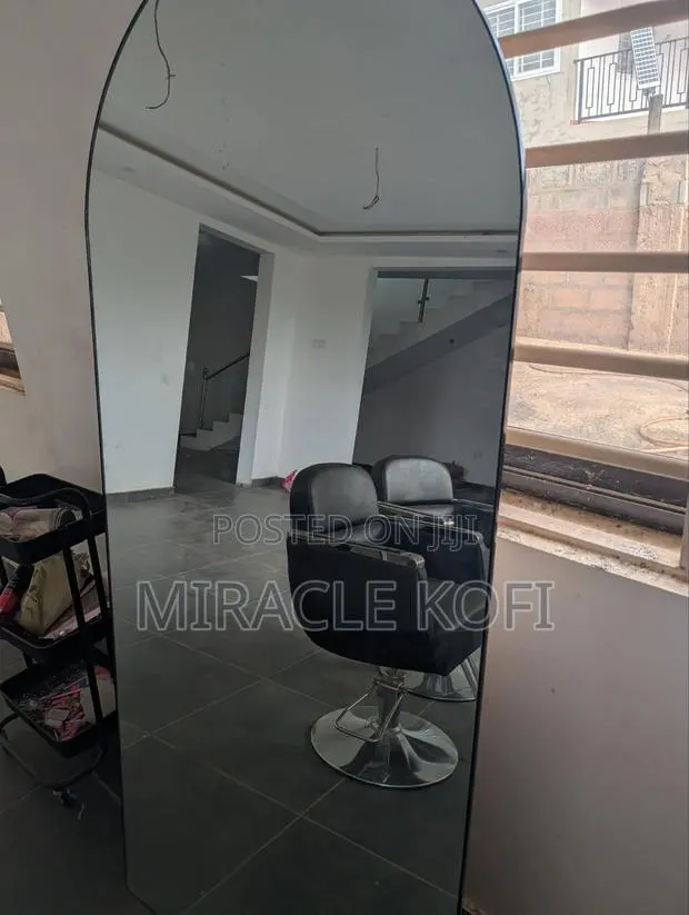 Salon Morrior 6ft With Light · Photo 3