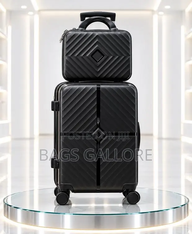 Hand Luggage With Make Up Bag · Photo 1