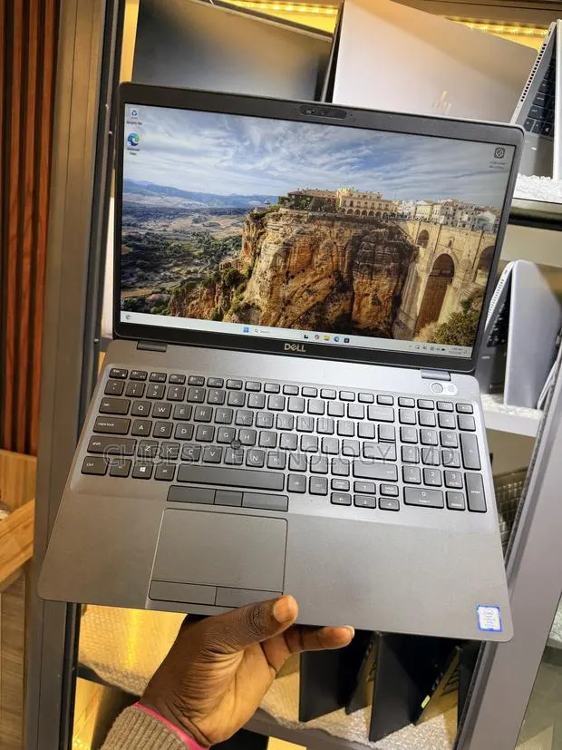 Laptop Dell Latitude 5500 8GB Intel Core i5 SSD 256GB · Photo 1