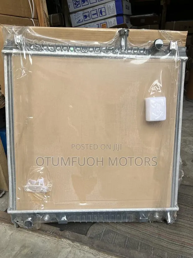 Nissan Amanda/ Titan 2007 2008 2009 Radiator (Water Tank) · Photo 1