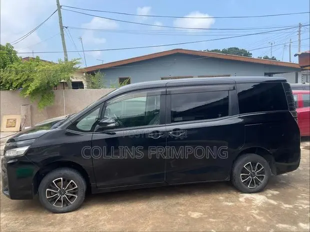 Toyota Voxy 2018 Black · Photo 1