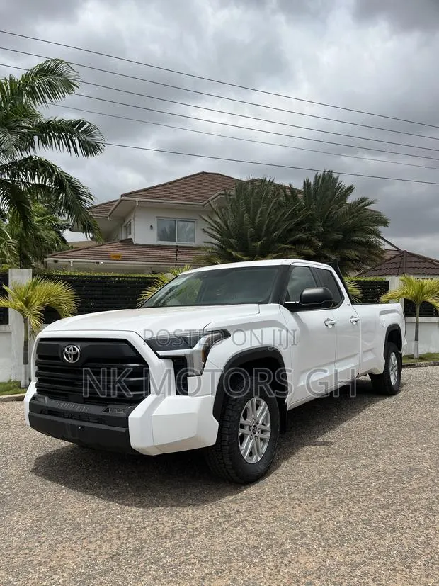 Toyota Tundra SR5 CrewMax 6.5' Bed 2024 White · Photo 1