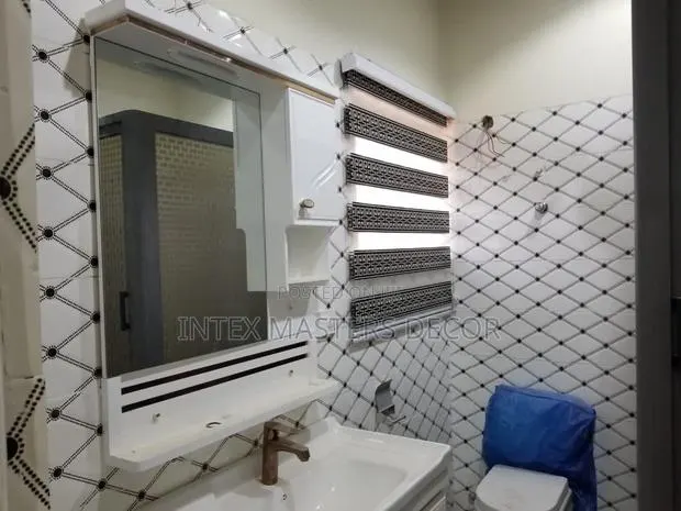Washroom Blinds · Photo 1