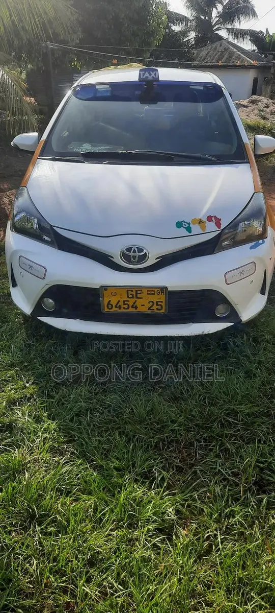 Toyota Vitz 1.0 FWD 3dr 2014 White · Photo 1