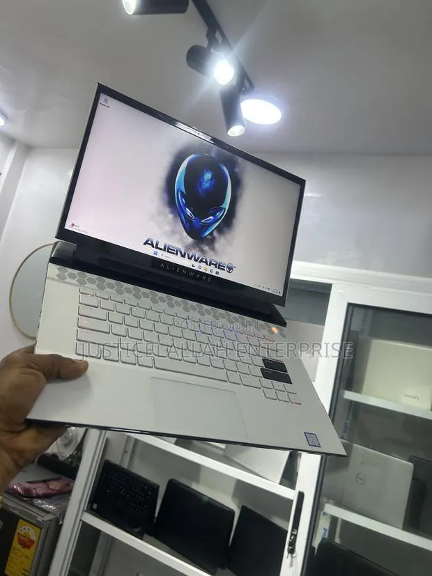 Laptop Alienware 15 R2 16GB Intel Core i7 SSD 512GB · Photo 1