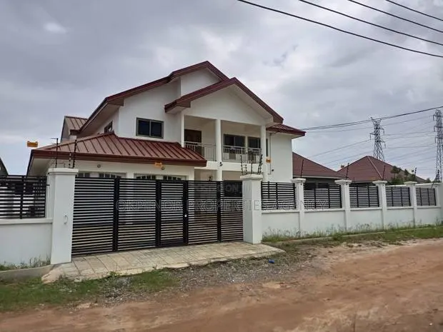 5bdrm House in Mataheko, Tema Metropolitan for rent · Photo 1
