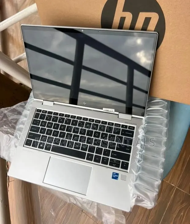New Laptop HP EliteBook x360 1040 G5 8GB Intel Core i5 SSD 256GB · Photo 1