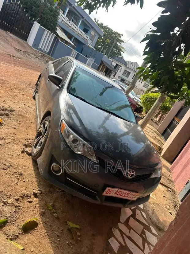 Toyota Camry SE 4dr Sedan (2.5L 4cyl 6A) 2014 Black · Photo 1