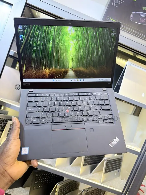 Laptop Lenovo ThinkPad X390 16GB Intel Core i7 SSD 256GB · Photo 1