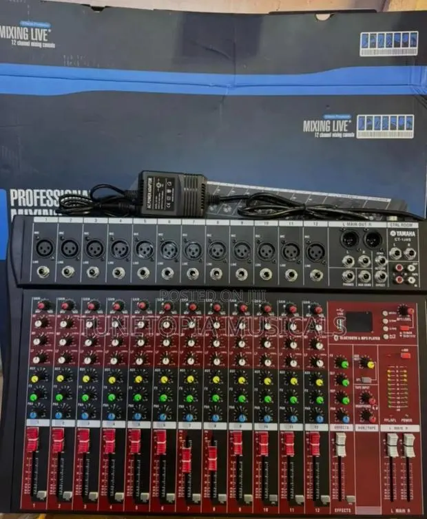 Yamaha Ct120s 12-channel Audio Mixer. · Photo 1