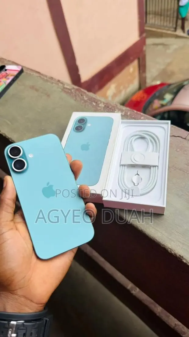 New Apple iPhone 16 128 GB Green · Photo 1