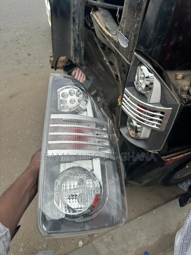 Toyota Voxy Taillight 2005 2006 2007 2008 2009 2010 2012 Tail Light · Photo 1