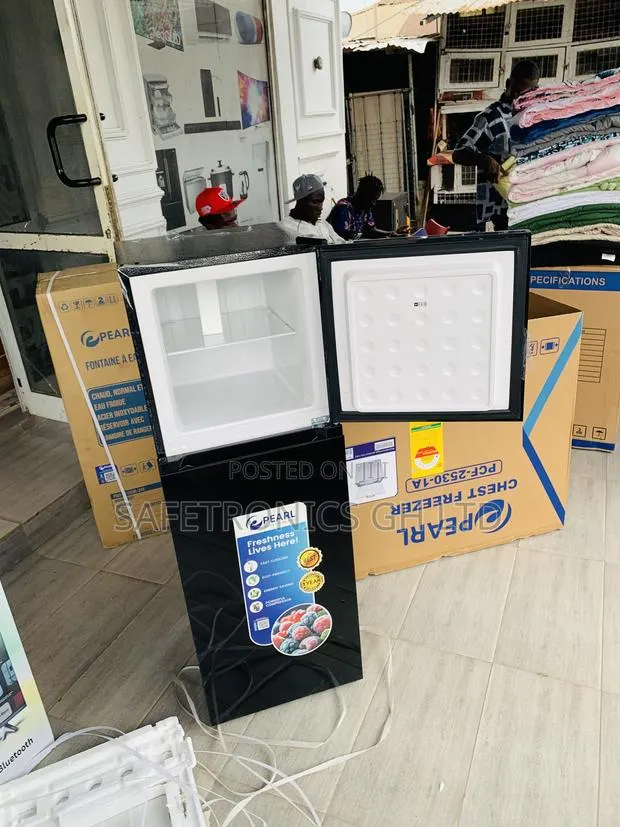 Quality Pearl PF-216TBG-5E 136-Litre Double-Door Top-Mount Freezer · Photo 1
