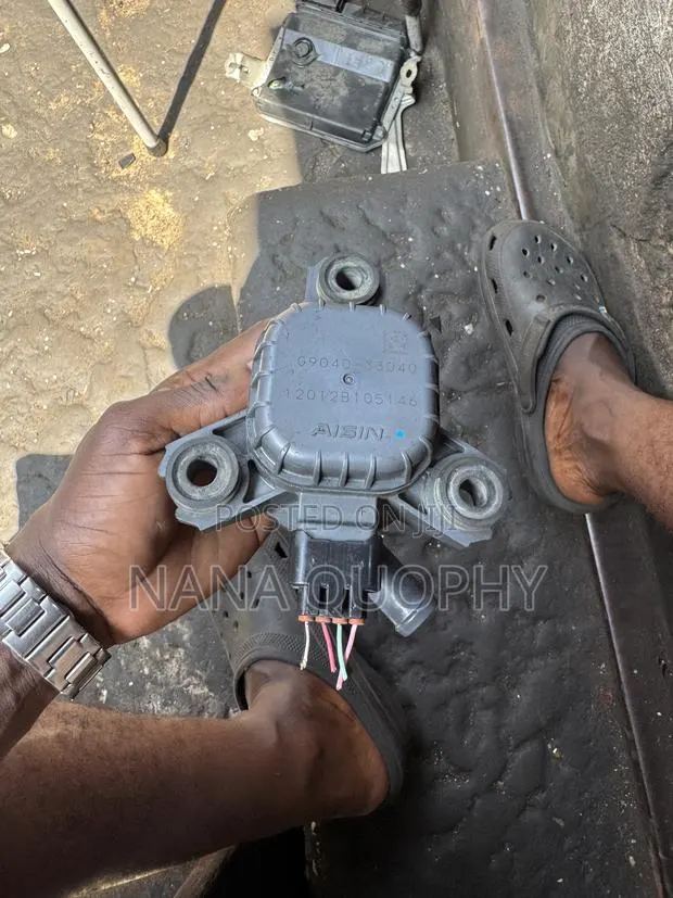 Engine Electric Auxiliary Coolant Water Pump for Toyota · Photo 1