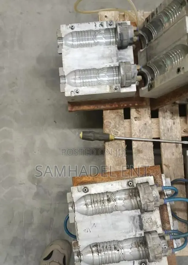 P.E.T,PET Bottle Blowing Moulds · Photo 3