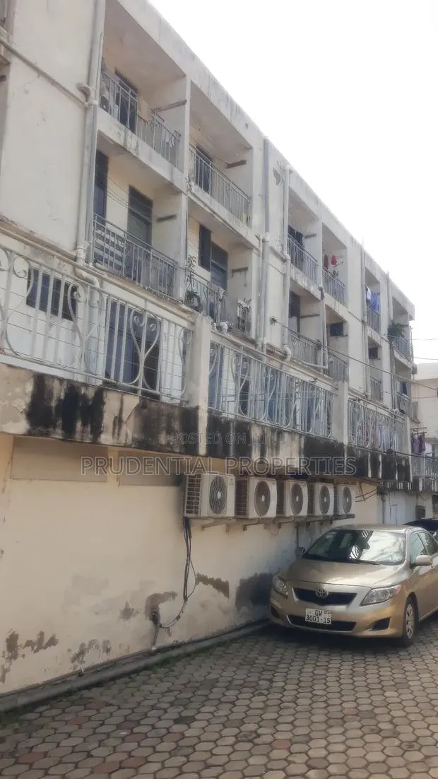 20bdrm Block of Flats in Odorkor for sale · Photo 1