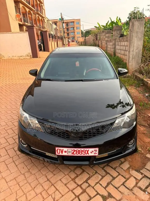 Toyota Camry SE 4dr Sedan (2.5L 4cyl 6A) 2012 Black · Photo 1
