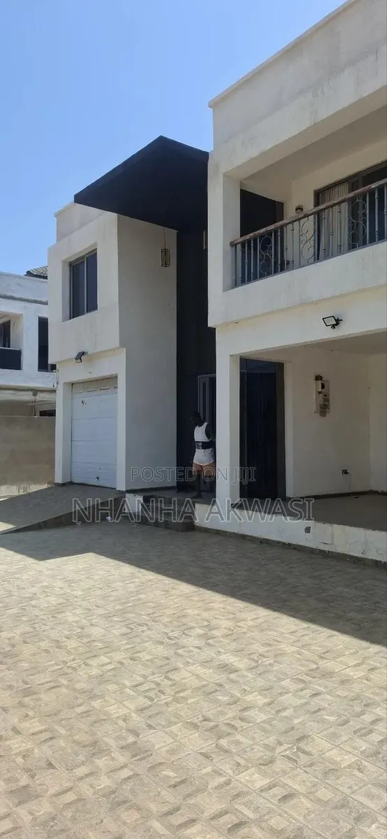 5bdrm House in Sakumono for rent · Photo 1