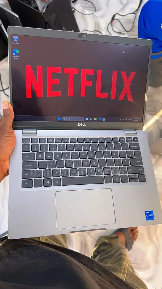 Laptop Dell Latitude 5320 32GB Intel Core i7 SSD 512GB · Photo 1