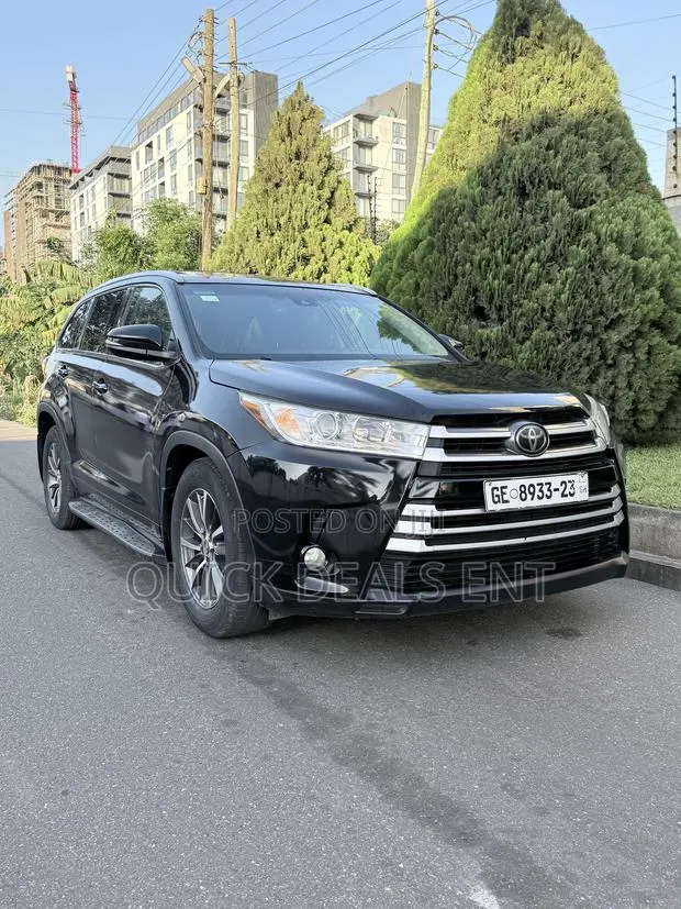 Toyota Highlander XLE 4x4 V6 (3.5L 6cyl 8A) 2018 Black