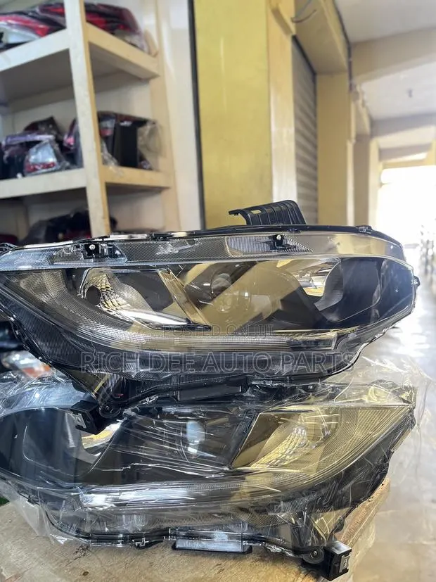 Honda Civic 2019 Headlight 2016-2021 Headlight · Photo 1