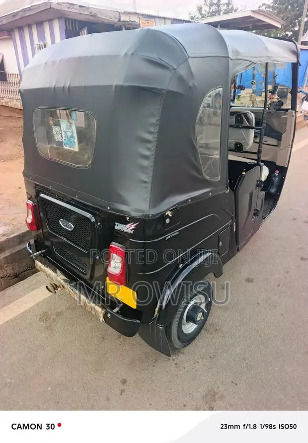 New Bajaj Boxer 125 2026 Green · Photo 1