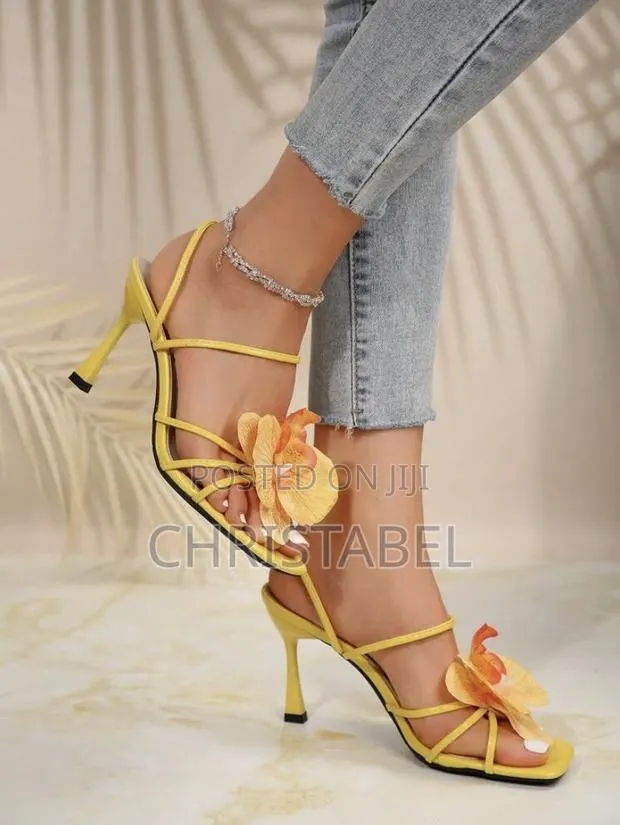 Ladies Flower Petal Heel-Yellow · Photo 1