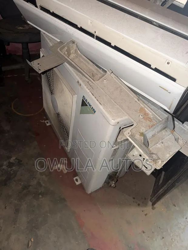 2.5 HP Daikin Air Conditioner · Photo 1