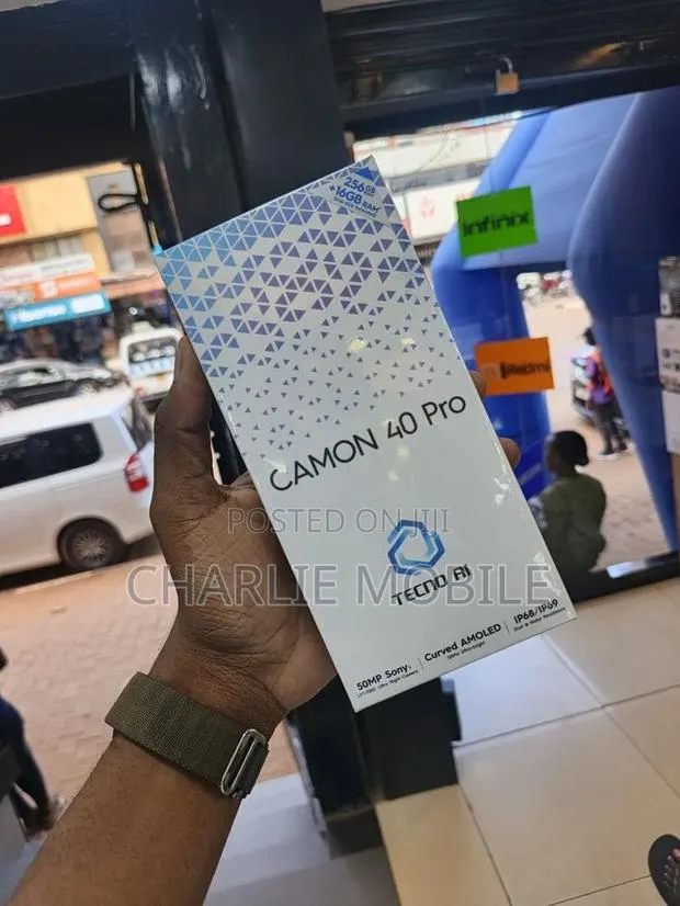 New Tecno Camon 40 Pro 5G 256 GB Green · Photo 1