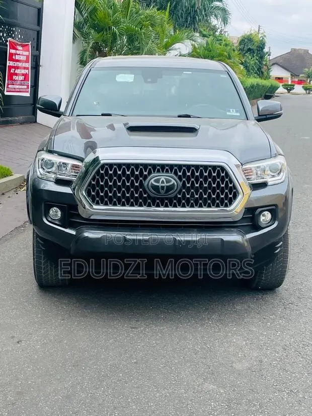 Toyota Tacoma TRD Sport 2019 Gray · Photo 1