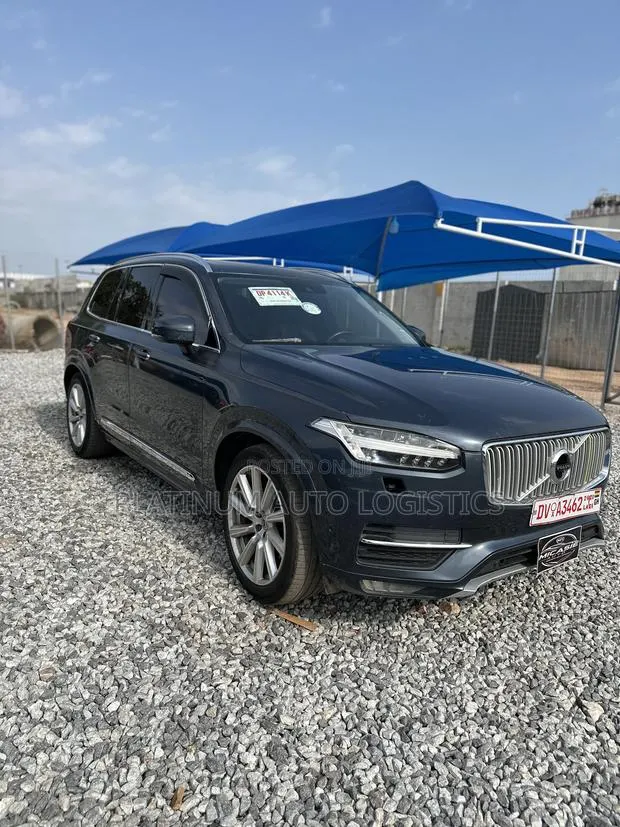 Volvo XC90 T6 Momentum AWD 2018 Gray · Photo 1