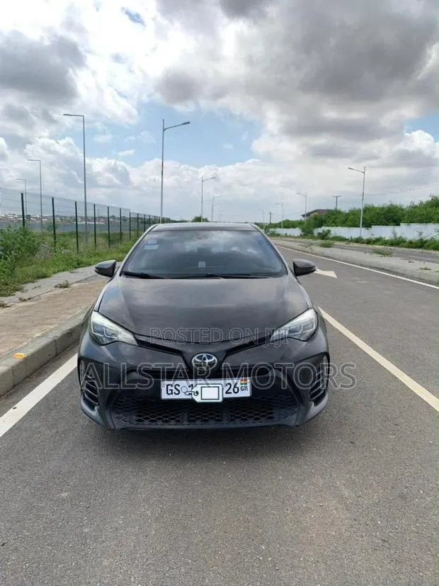 Toyota Corolla XSE 4dr Sedan (1.8L 4cyl CVT) 2017 · Photo 1
