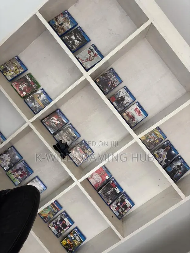 Ps4 CDS Games Available · Photo 1
