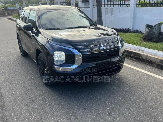 Mitsubishi Outlander ES 2024 Black · Photo 2