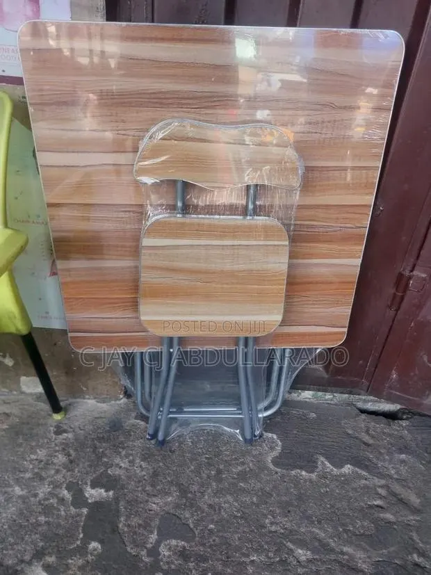Folding Table With Chairs · Photo 1