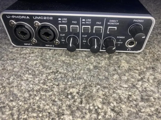 U-Phoria Sound UMC 202 · Photo 1