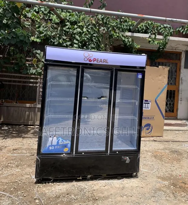 Correct New Pearl PVC-150 Commercial 3-Door Glass Display/Beverage · Photo 1