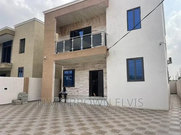 3bdrm Duplex in Botwe School for sale · Photo 1