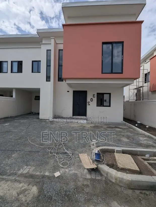 3bdrm Duplex in Cfc Estate for sale · Photo 1
