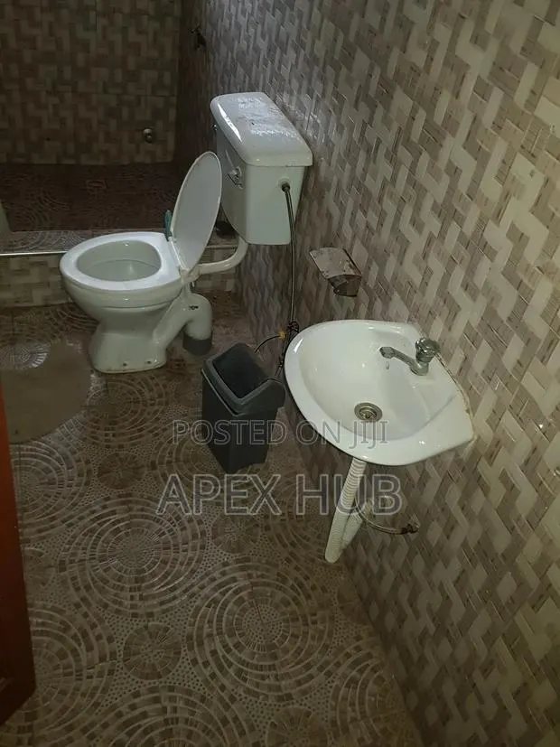 A Neat Gated Chamber Hall Selcon Cool Price · Photo 1