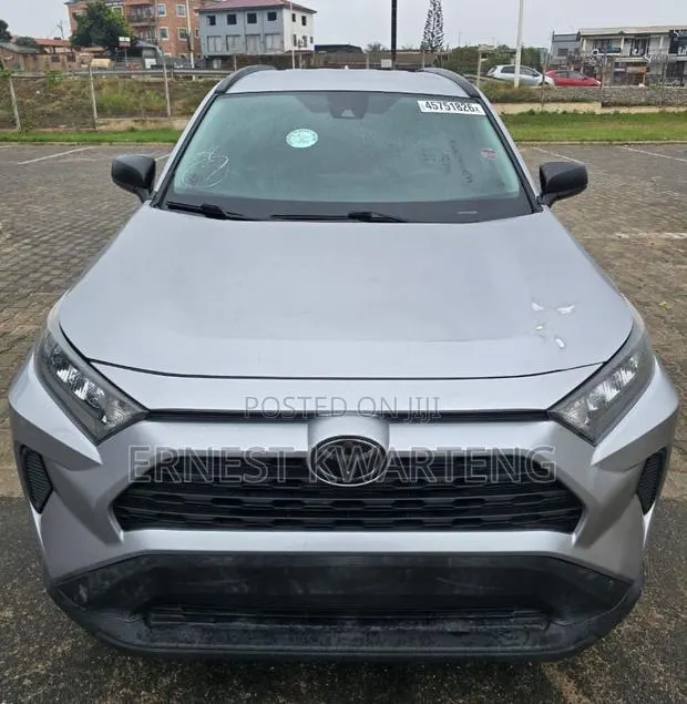 Toyota RAV4 2021 Gray · Photo 1