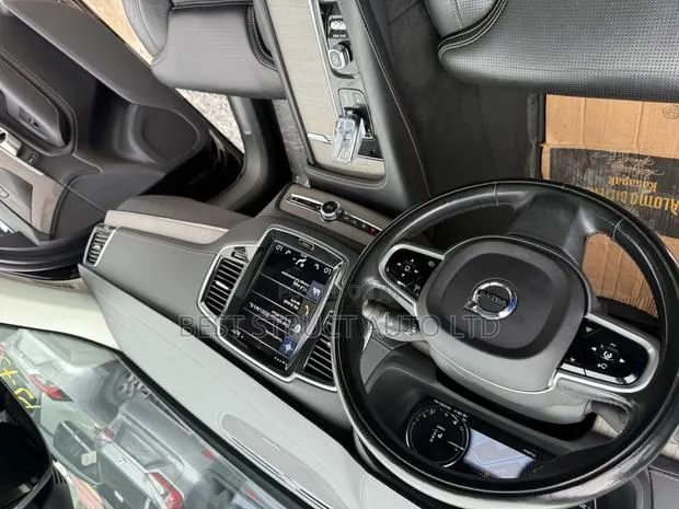 Volvo XC90 Plug-In Hybrid 2025 Black · Photo 1